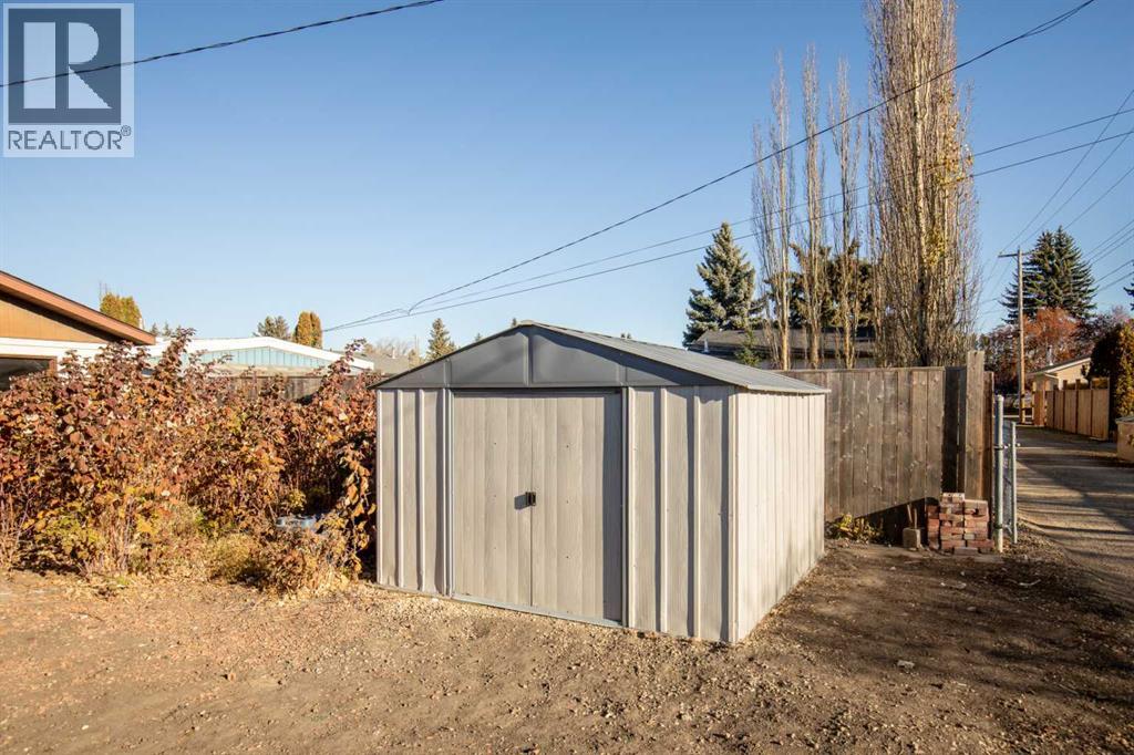 5709 55th Avenue, Lacombe, Alberta  T4L 1L8 - Photo 43 - A2268686