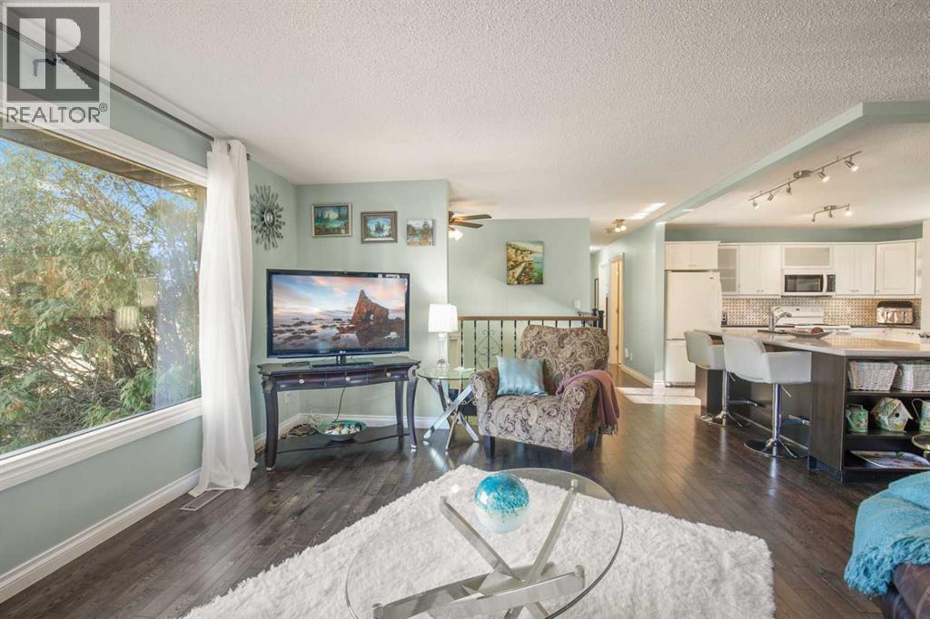 5709 55th Avenue, Lacombe, Alberta  T4L 1L8 - Photo 7 - A2268686