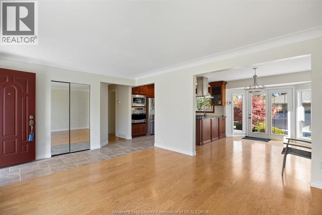 254 Grace, Tecumseh, Ontario N8N 2G7 - Photo 5 - 25028084