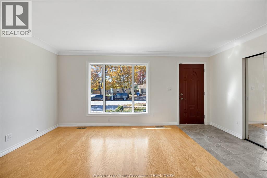 254 Grace, Tecumseh, Ontario N8N 2G7 - Photo 7 - 25028084