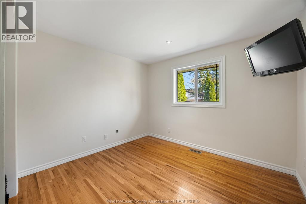 254 Grace, Tecumseh, Ontario N8N 2G7 - Photo 17 - 25028084