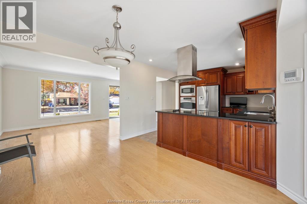 254 Grace, Tecumseh, Ontario N8N 2G7 - Photo 12 - 25028084