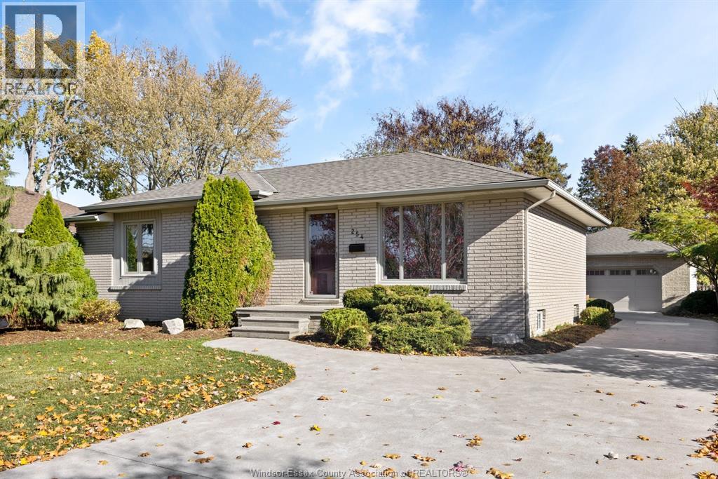 254 Grace, Tecumseh, Ontario N8N 2G7 - Photo 2 - 25028084