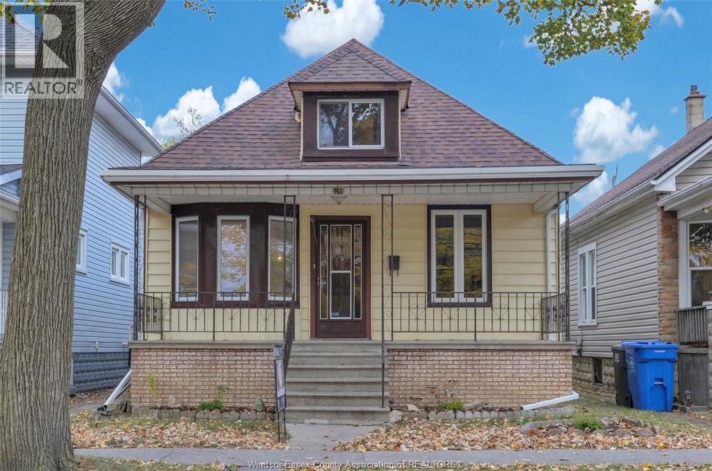 960 LINCOLN, windsor, Ontario