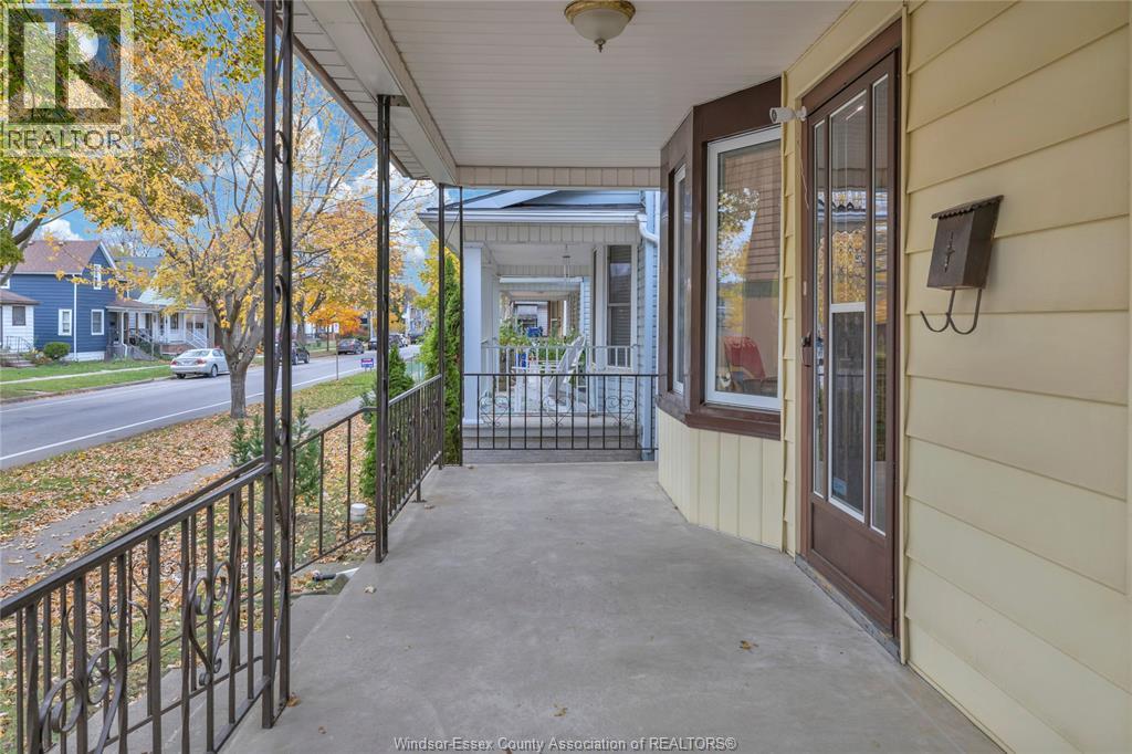 960 Lincoln, Windsor, Ontario N8Y 2H2 - Photo 3 - 25028088