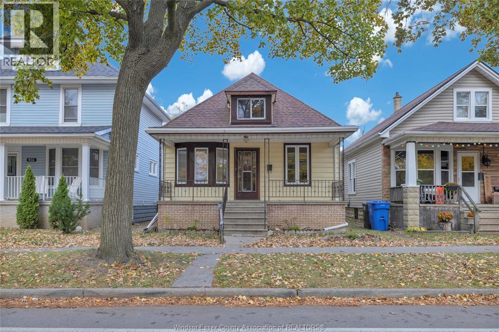 960 Lincoln, Windsor, Ontario N8Y 2H2 - Photo 2 - 25028088