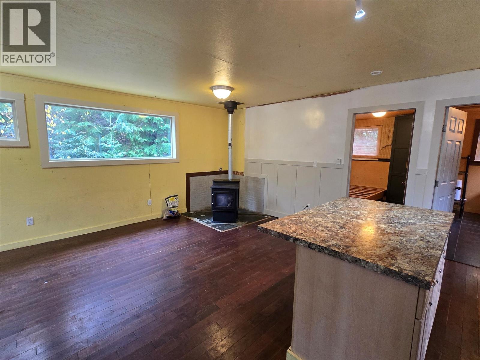 6654 Zeeben Road, Ymir, British Columbia  V0G 2K0 - Photo 9 - 10367282