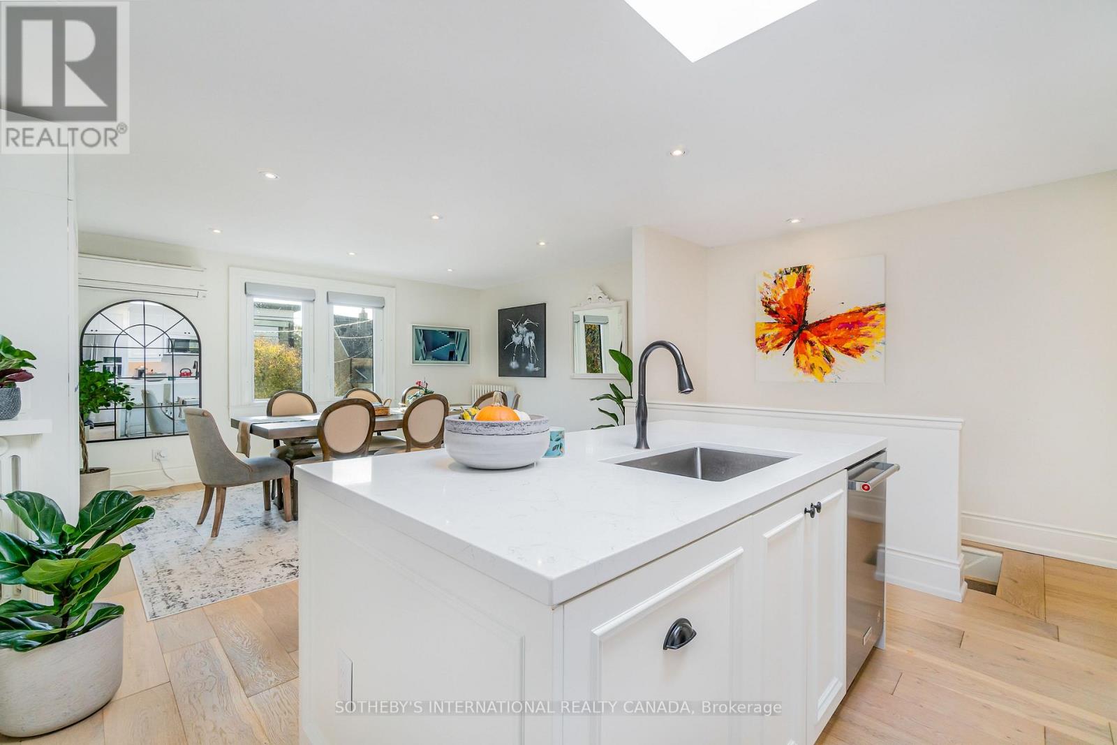 Upper - 466 Sammon Avenue, Toronto, Ontario  M4J 2B2 - Photo 8 - E12492686