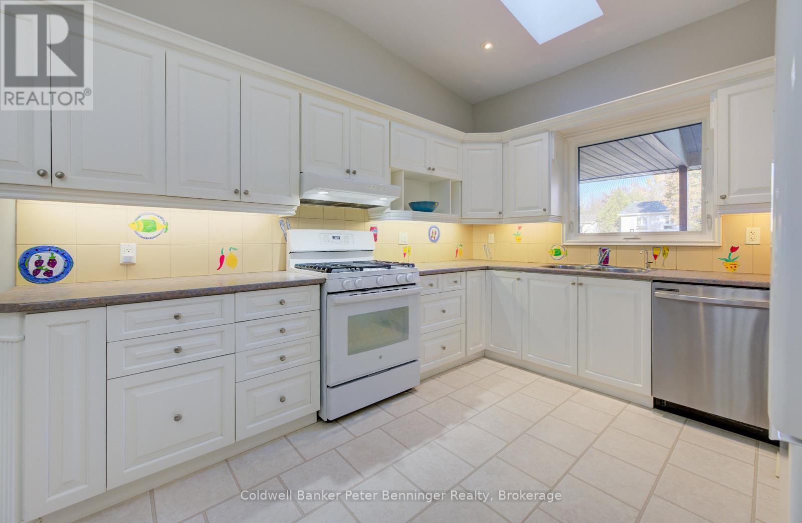 940 Elgin Street, Newmarket, Ontario L3Y 3C1 - Photo 14 - N12512360