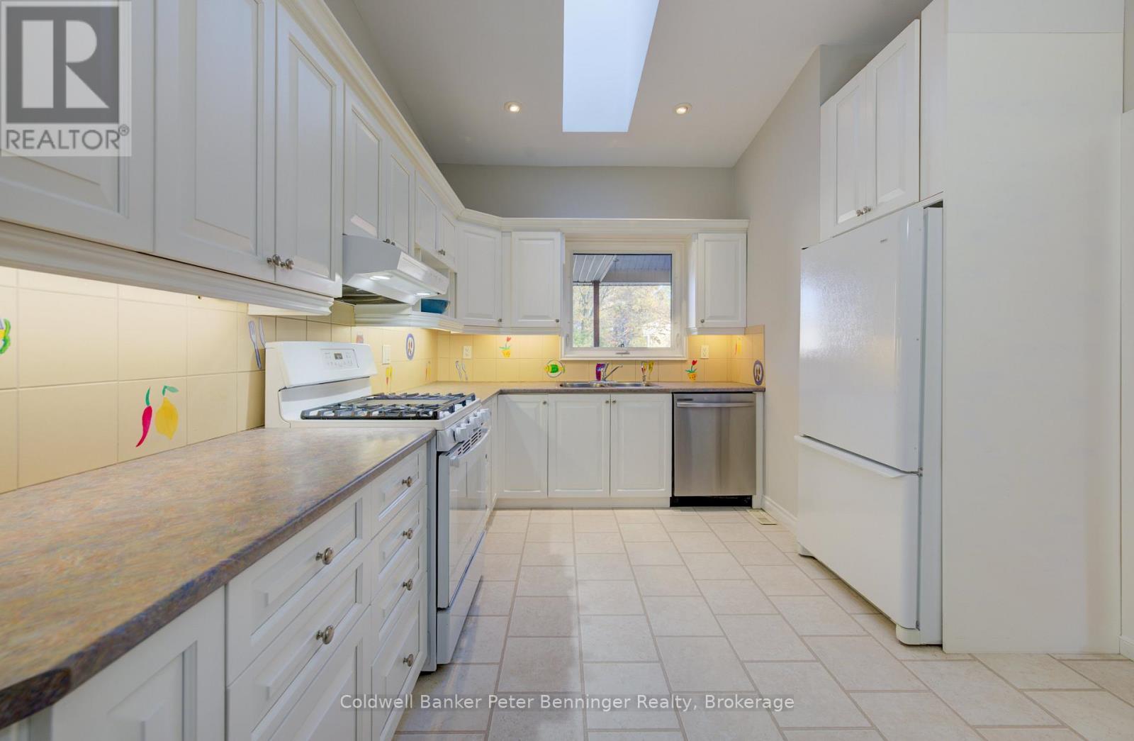 940 Elgin Street, Newmarket, Ontario L3Y 3C1 - Photo 15 - N12512360