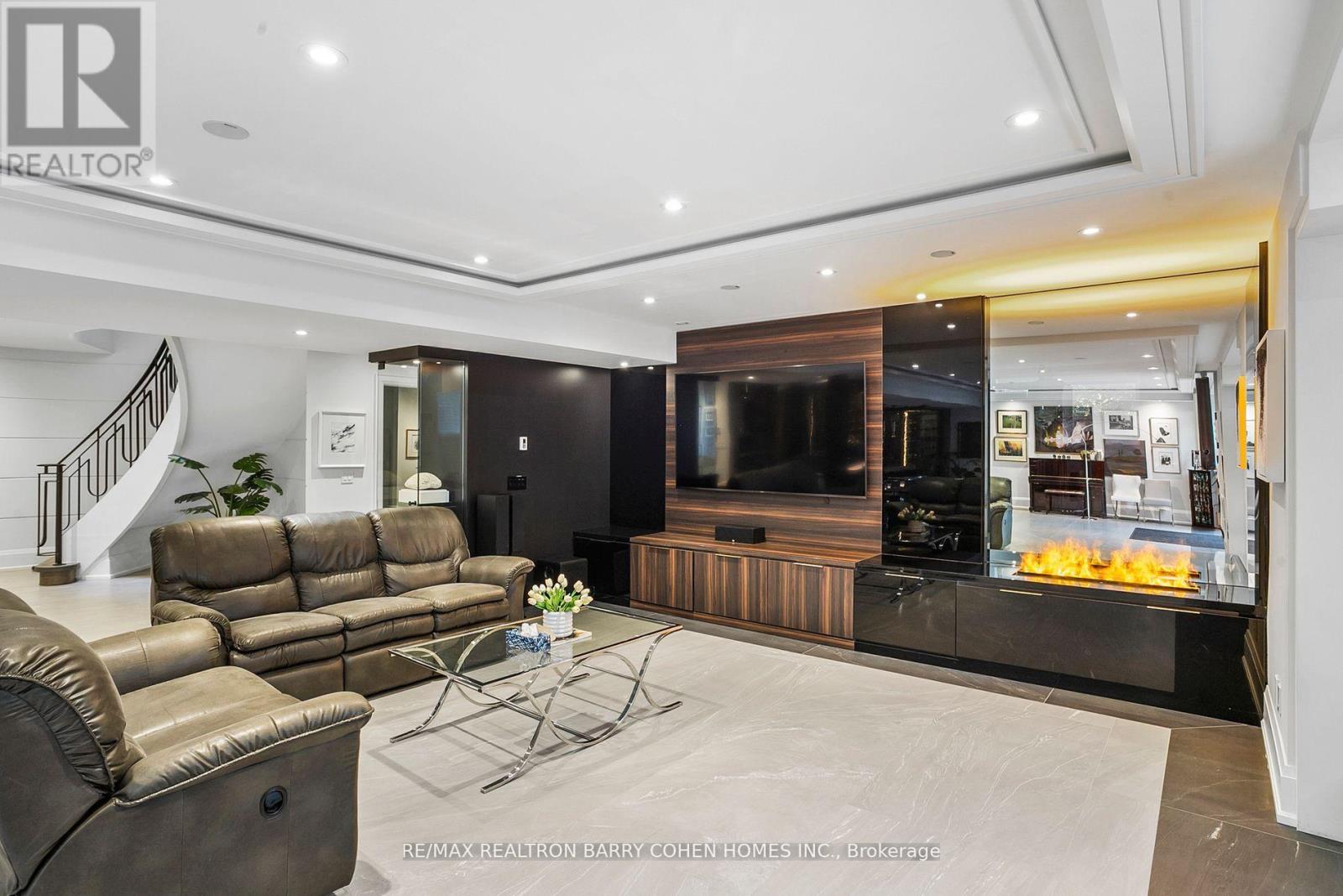 61 Orlon Crescent, Richmond Hill, Ontario  L4C 6S4 - Photo 21 - N12511370