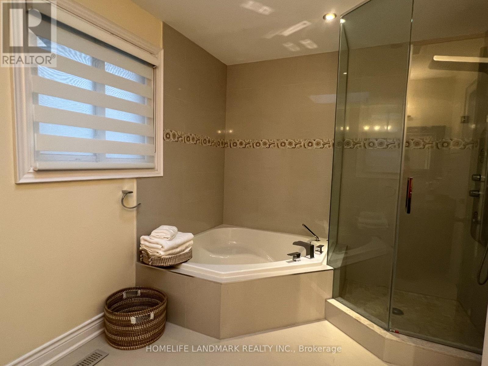 12 Clarinda Drive, Toronto, Ontario  M2K 2W7 - Photo 19 - C12512232