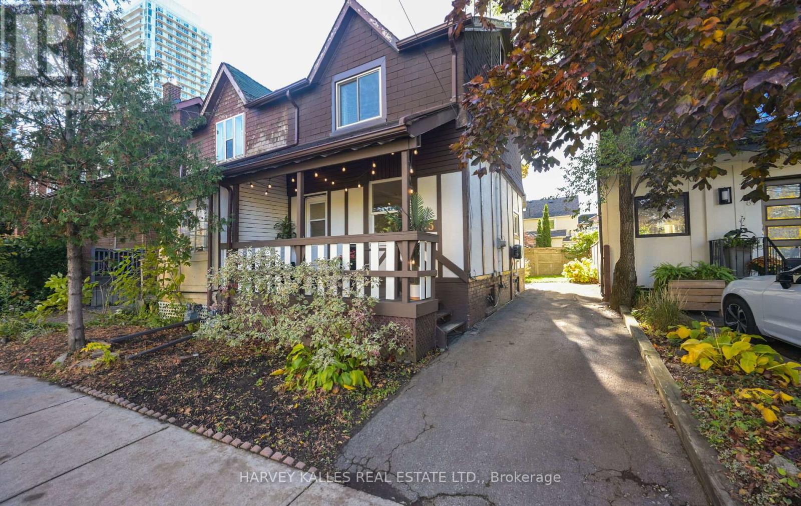 85 MONTGOMERY AVENUE, Toronto, Ontario