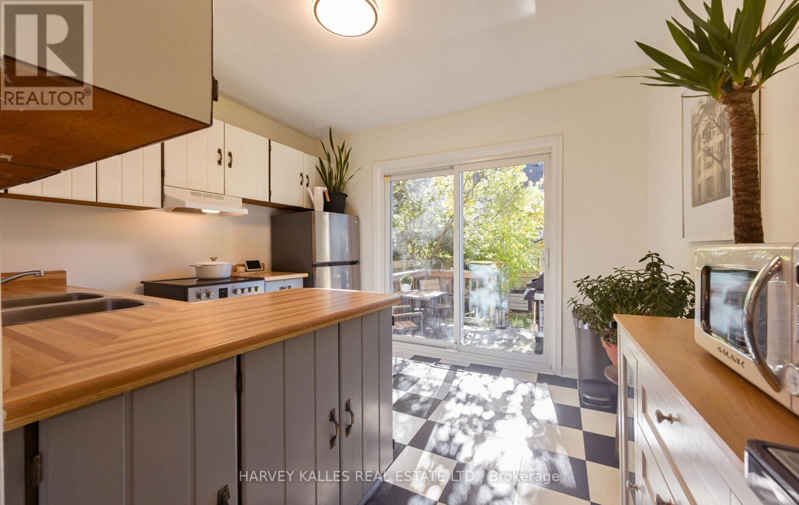 85 Montgomery Avenue, Toronto, Ontario  M4R 1E1 - Photo 17 - C12512276