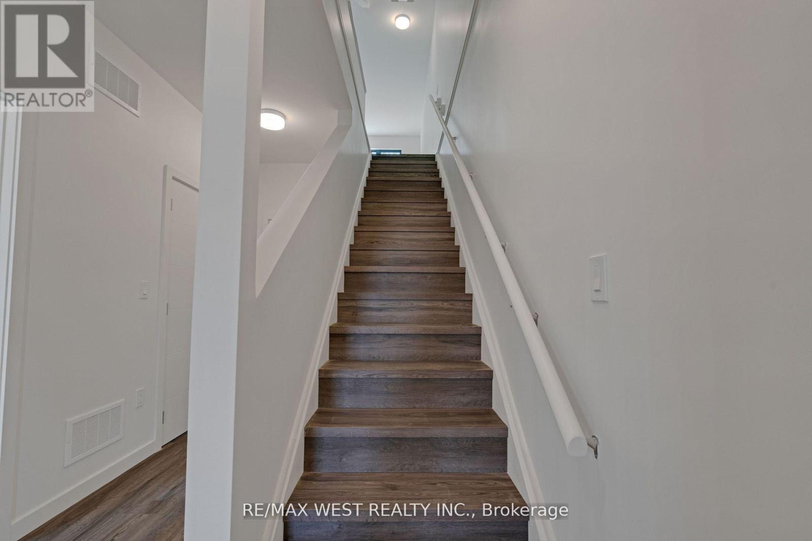 10 Rainwater Lane, Barrie, Ontario  L4N 9J6 - Photo 8 - S12495220