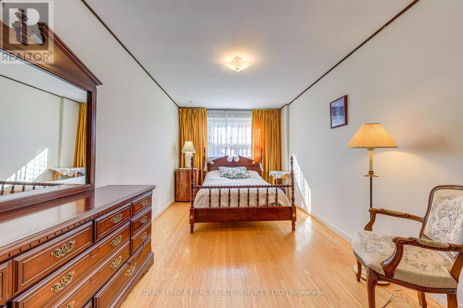 3196 Sunnyhill Drive, Mississauga, Ontario L4X 2K4 - Photo 18 - W12508722