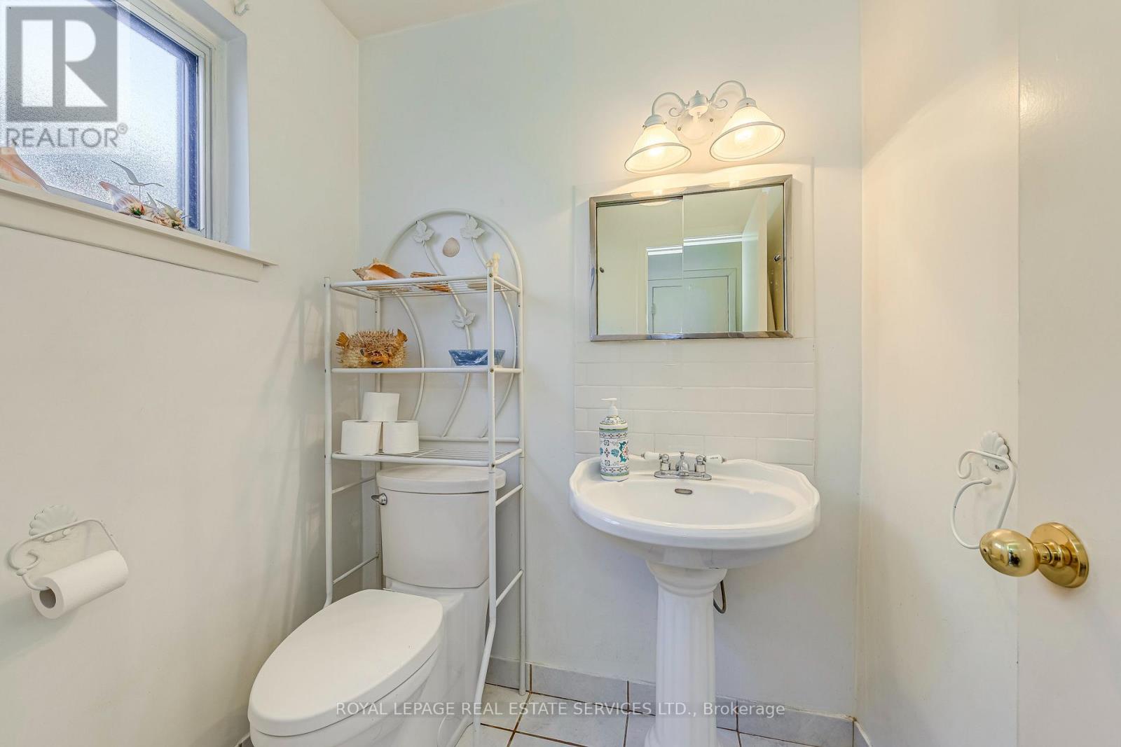 3196 Sunnyhill Drive, Mississauga, Ontario L4X 2K4 - Photo 21 - W12508722