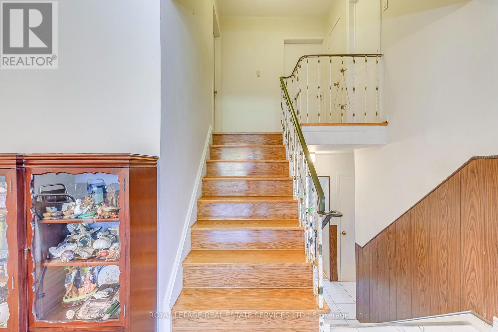 3196 Sunnyhill Drive, Mississauga, Ontario L4X 2K4 - Photo 23 - W12508722