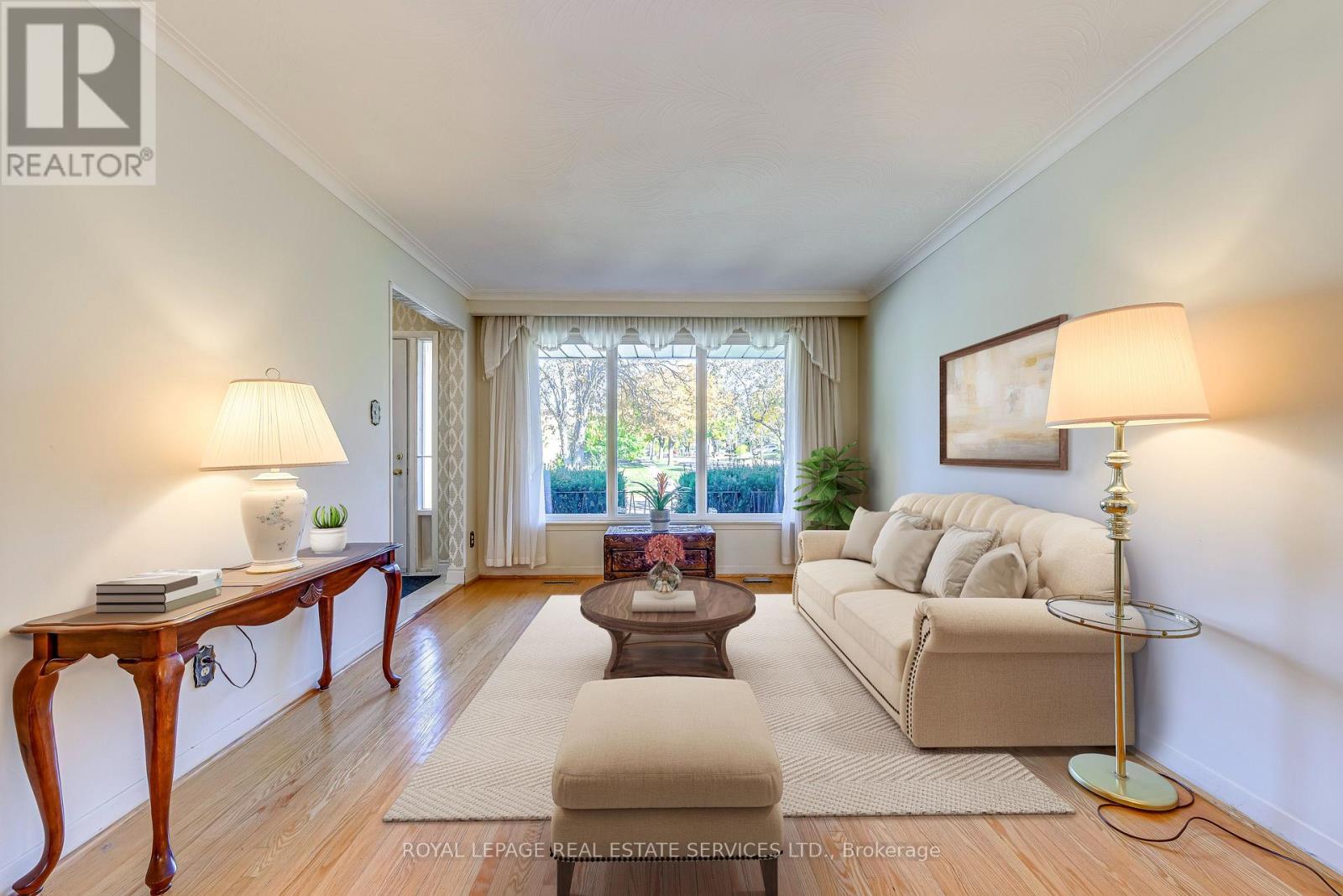 3196 Sunnyhill Drive, Mississauga, Ontario L4X 2K4 - Photo 8 - W12508722