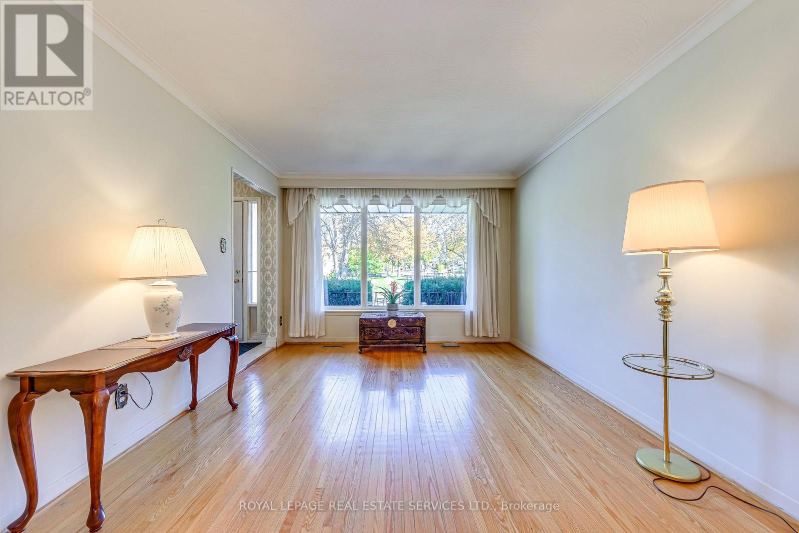 3196 Sunnyhill Drive, Mississauga, Ontario L4X 2K4 - Photo 7 - W12508722