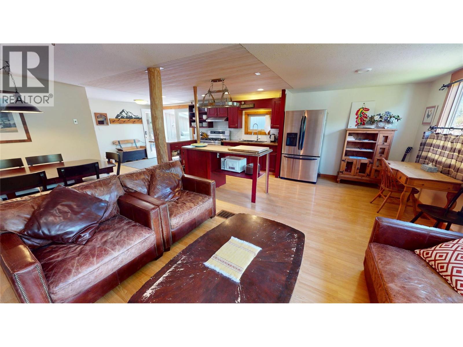 1142 10 Avenue, Fernie, British Columbia  V0B 1M0 - Photo 2 - 10359998