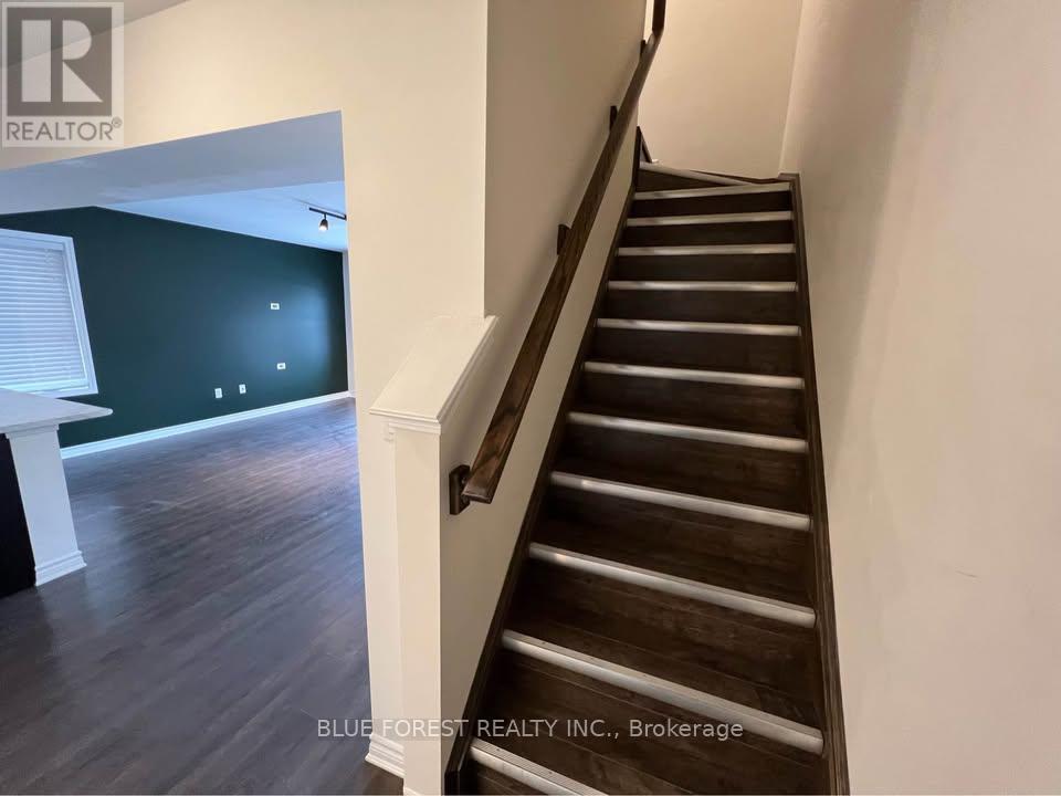 1537 Husband Place, Milton (Cl Clarke), Ontario  L9T 8X9 - Photo 11 - W12512438