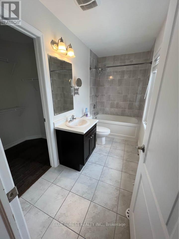 1537 Husband Place, Milton (Cl Clarke), Ontario  L9T 8X9 - Photo 15 - W12512438