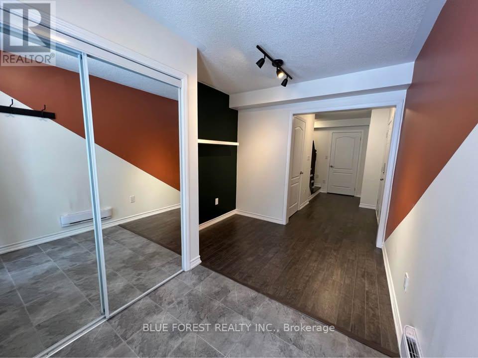 1537 Husband Place, Milton (Cl Clarke), Ontario  L9T 8X9 - Photo 2 - W12512438