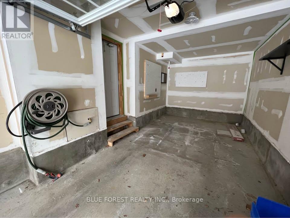 1537 Husband Place, Milton (Cl Clarke), Ontario  L9T 8X9 - Photo 23 - W12512438