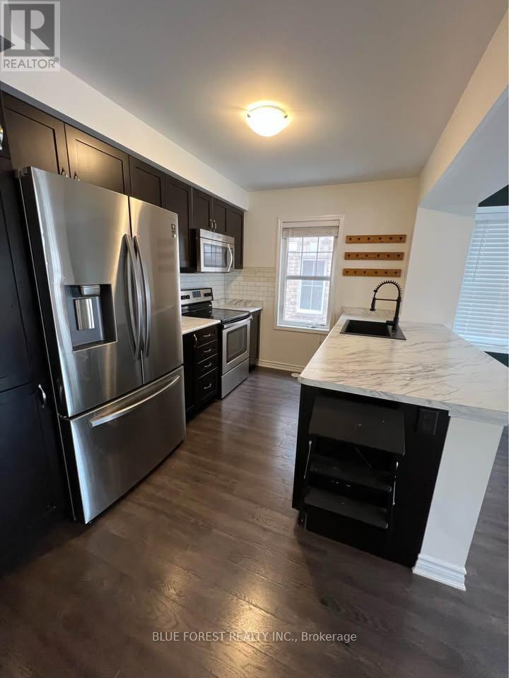 1537 Husband Place, Milton (Cl Clarke), Ontario  L9T 8X9 - Photo 6 - W12512438