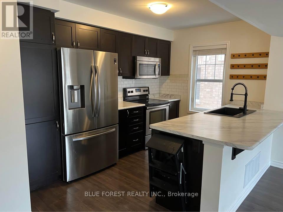 1537 Husband Place, Milton (Cl Clarke), Ontario  L9T 8X9 - Photo 7 - W12512438