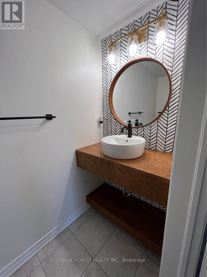 1537 Husband Place, Milton (Cl Clarke), Ontario  L9T 8X9 - Photo 9 - W12512438