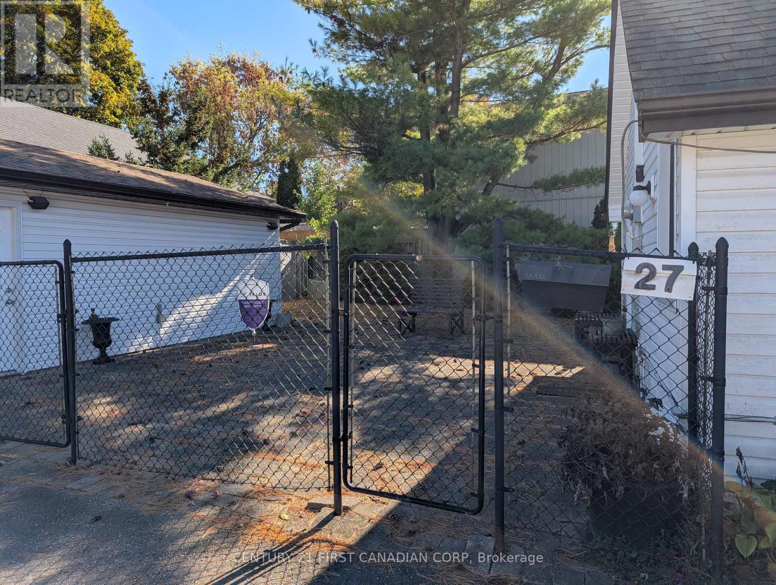 27 Briscoe Street W, London South, Ontario N6J 1M2 - Photo 18 - X12512318