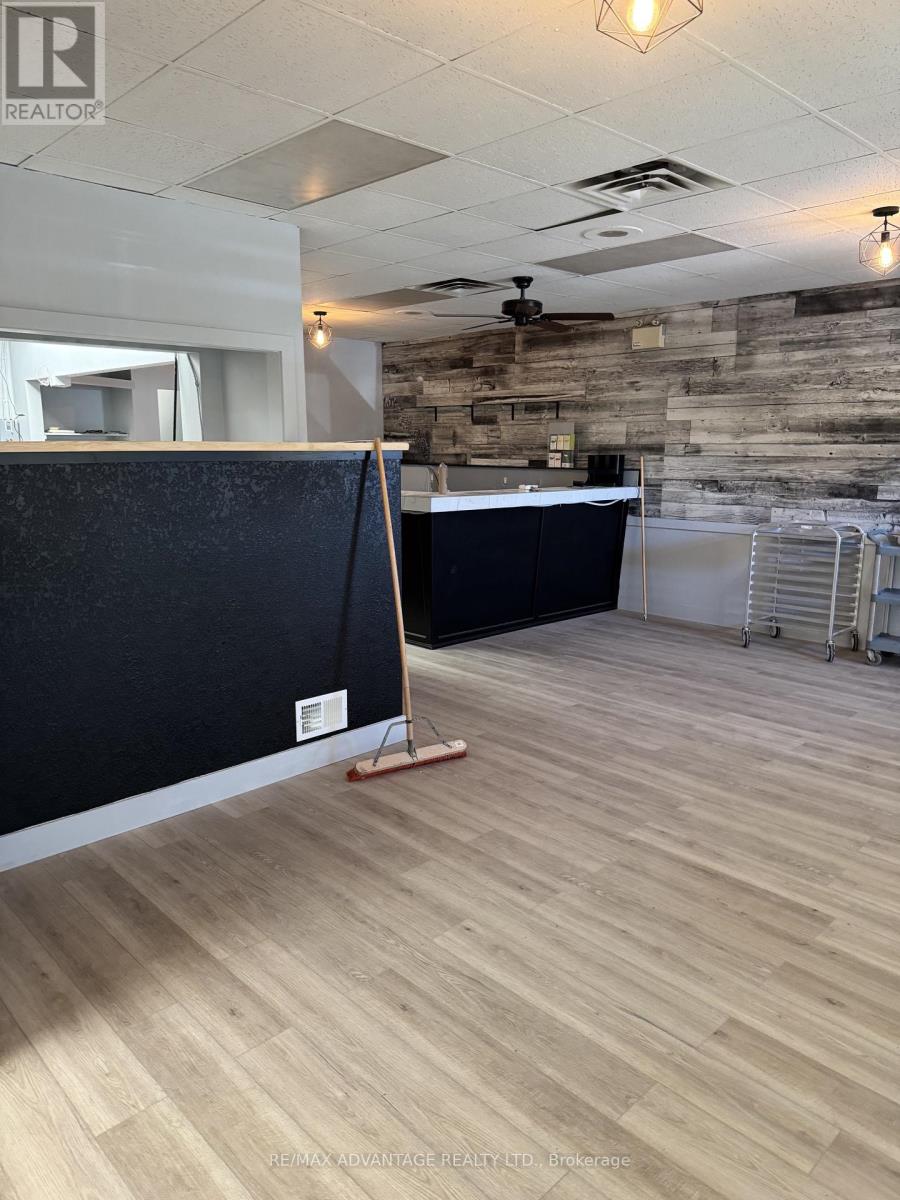 2&3 - 3 Glenroy Road, London South, Ontario N5Z 4H2 - Photo 3 - X12512538