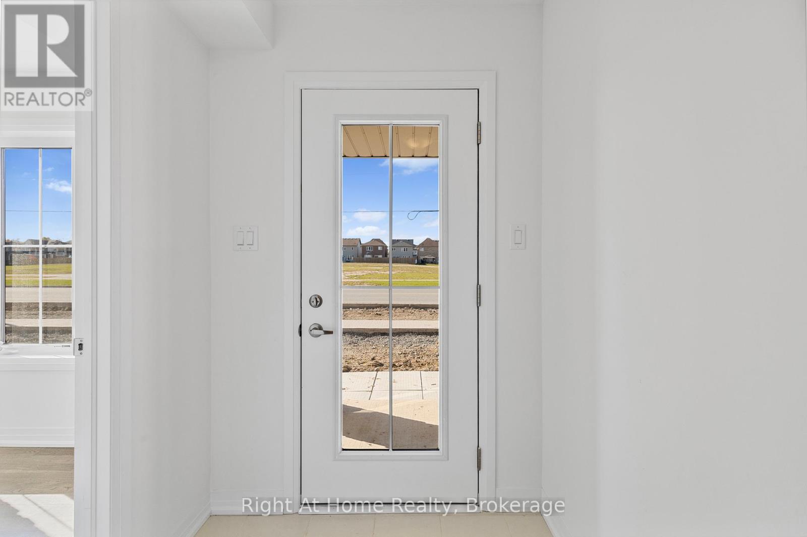 9 Lilac Lane, Thorold, Ontario  L0S 1K0 - Photo 3 - X12512394