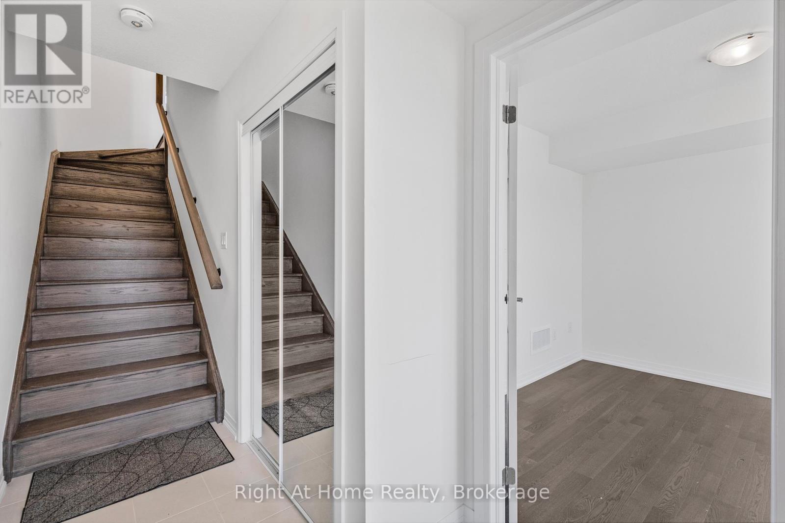 9 Lilac Lane, Thorold, Ontario  L0S 1K0 - Photo 4 - X12512394