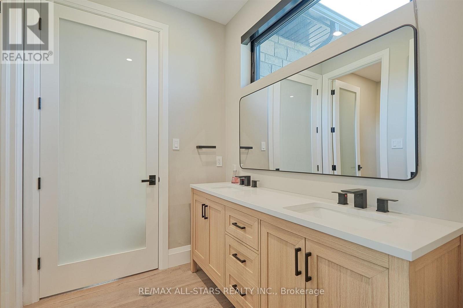 6374 Smith Boulevard, Georgina, Ontario  L0E 1N0 - Photo 34 - N12512262