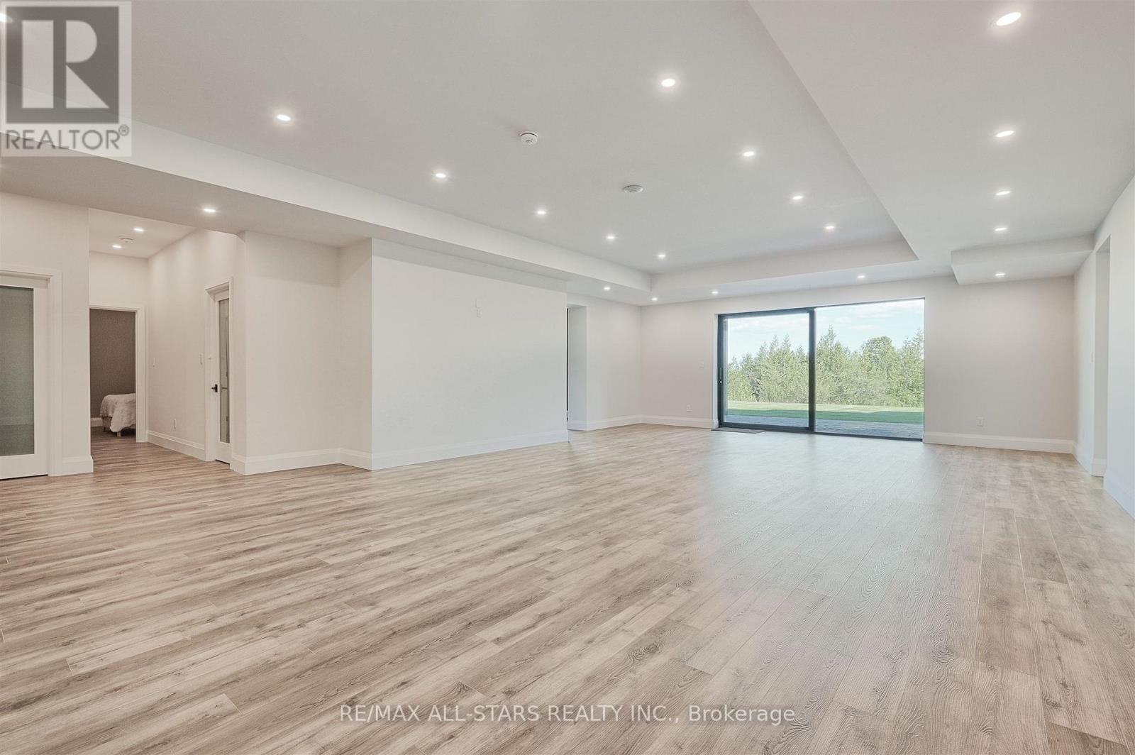 6374 Smith Boulevard, Georgina, Ontario  L0E 1N0 - Photo 35 - N12512262