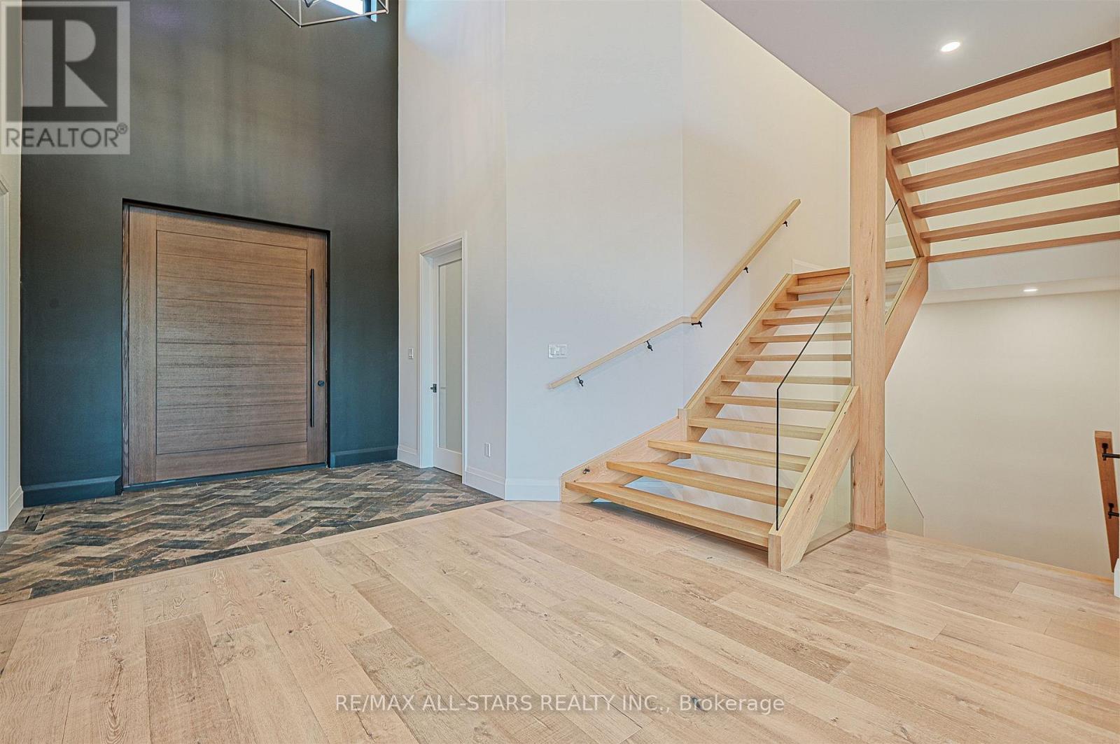 6374 Smith Boulevard, Georgina, Ontario  L0E 1N0 - Photo 9 - N12512262