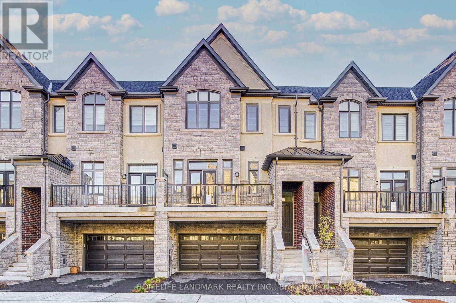 15 WEST VILLAGE LANE, Markham, Ontario