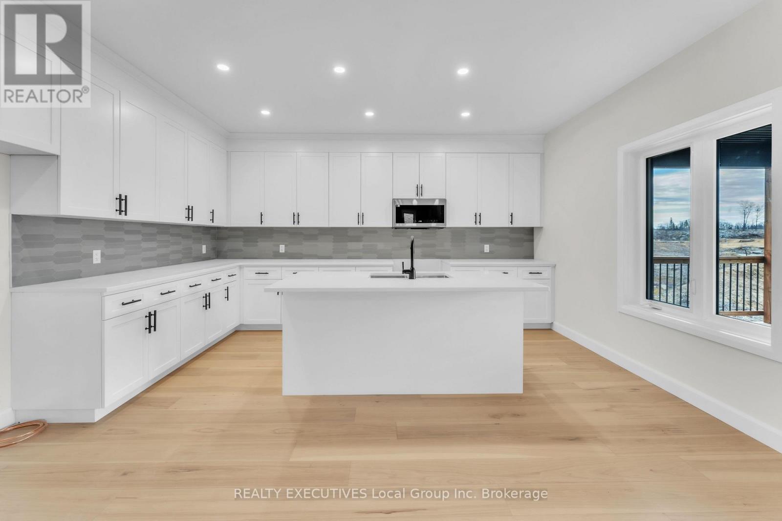 101 Tower Drive, North Bay (Airport), Ontario  P1C 0A4 - Photo 7 - X12512576