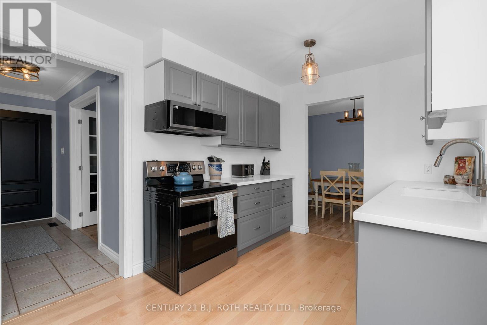 50 Belcourt Avenue, Barrie, Ontario  L4M 4E4 - Photo 6 - S12512258