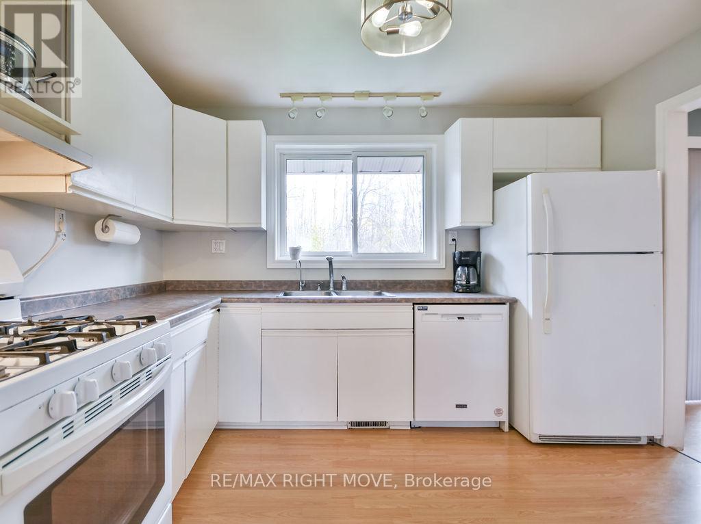 3811 Leo Crescent, Ramara, Ontario  L3V 0L1 - Photo 14 - S12512306