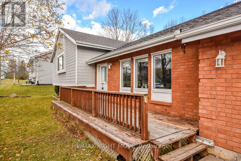 3811 Leo Crescent, Ramara, Ontario  L3V 0L1 - Photo 2 - S12512306