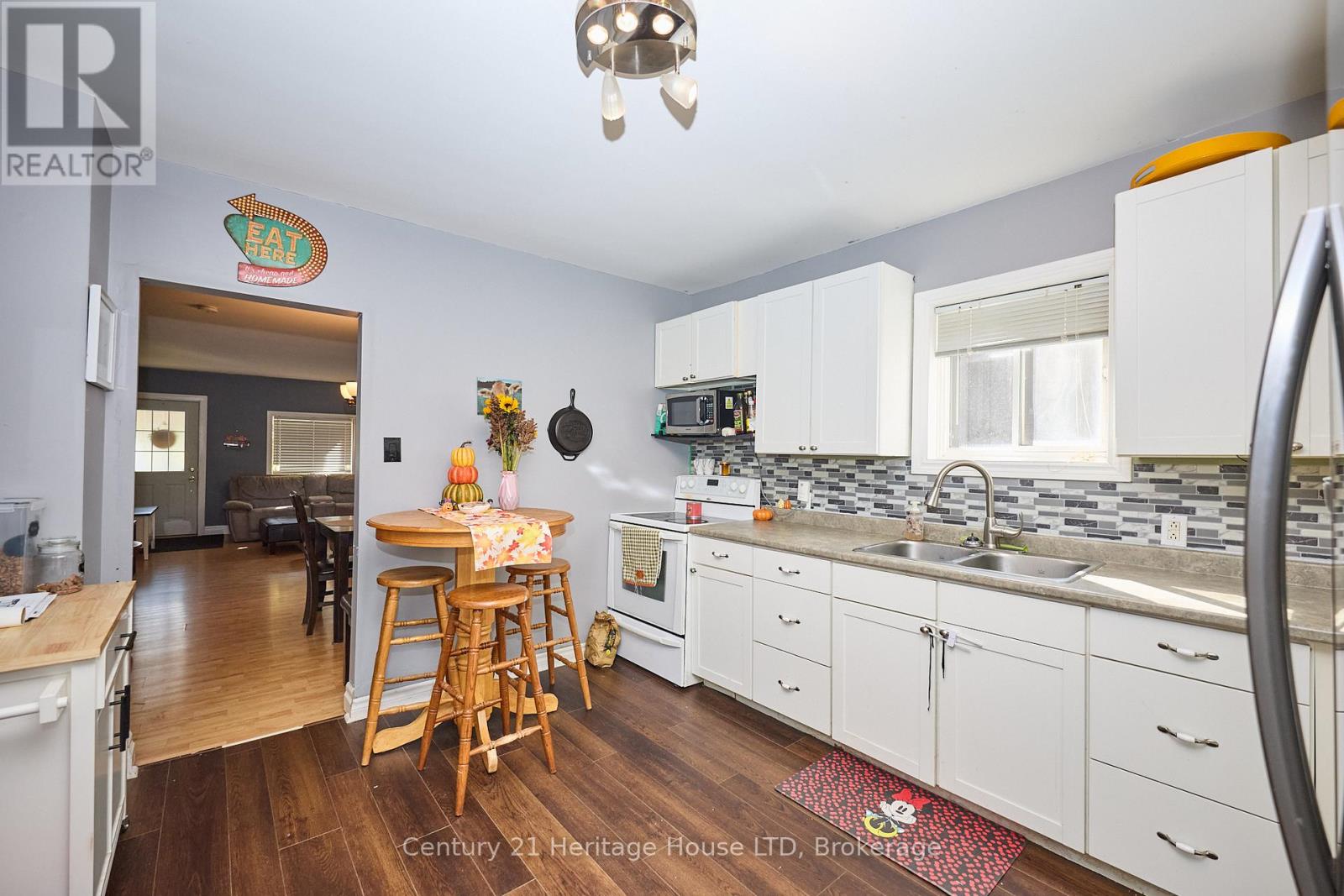 119 Page Street, St. Catharines (E. Chester), Ontario  L2R 4A8 - Photo 11 - X12512370