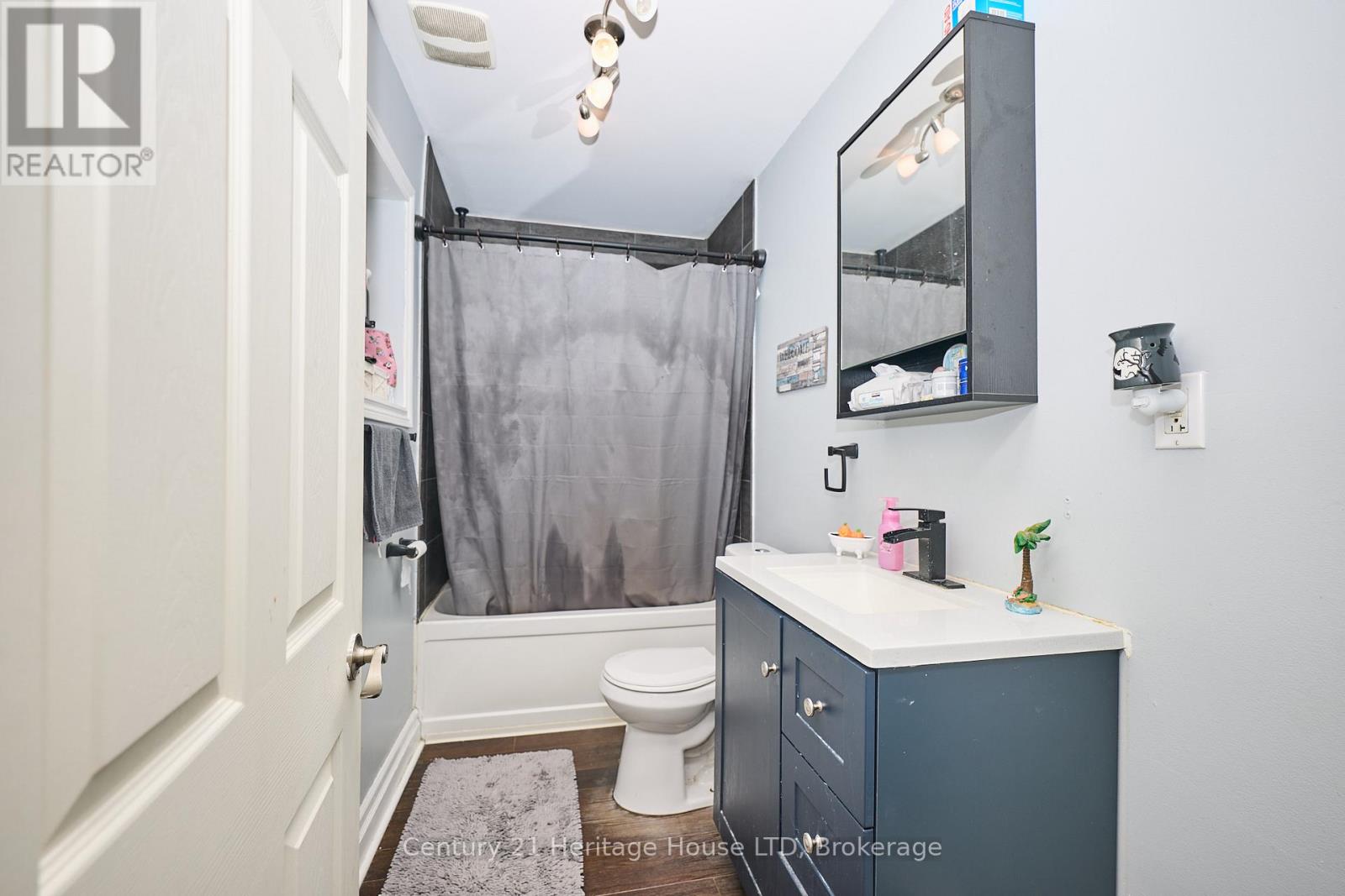 119 Page Street, St. Catharines (E. Chester), Ontario  L2R 4A8 - Photo 12 - X12512370