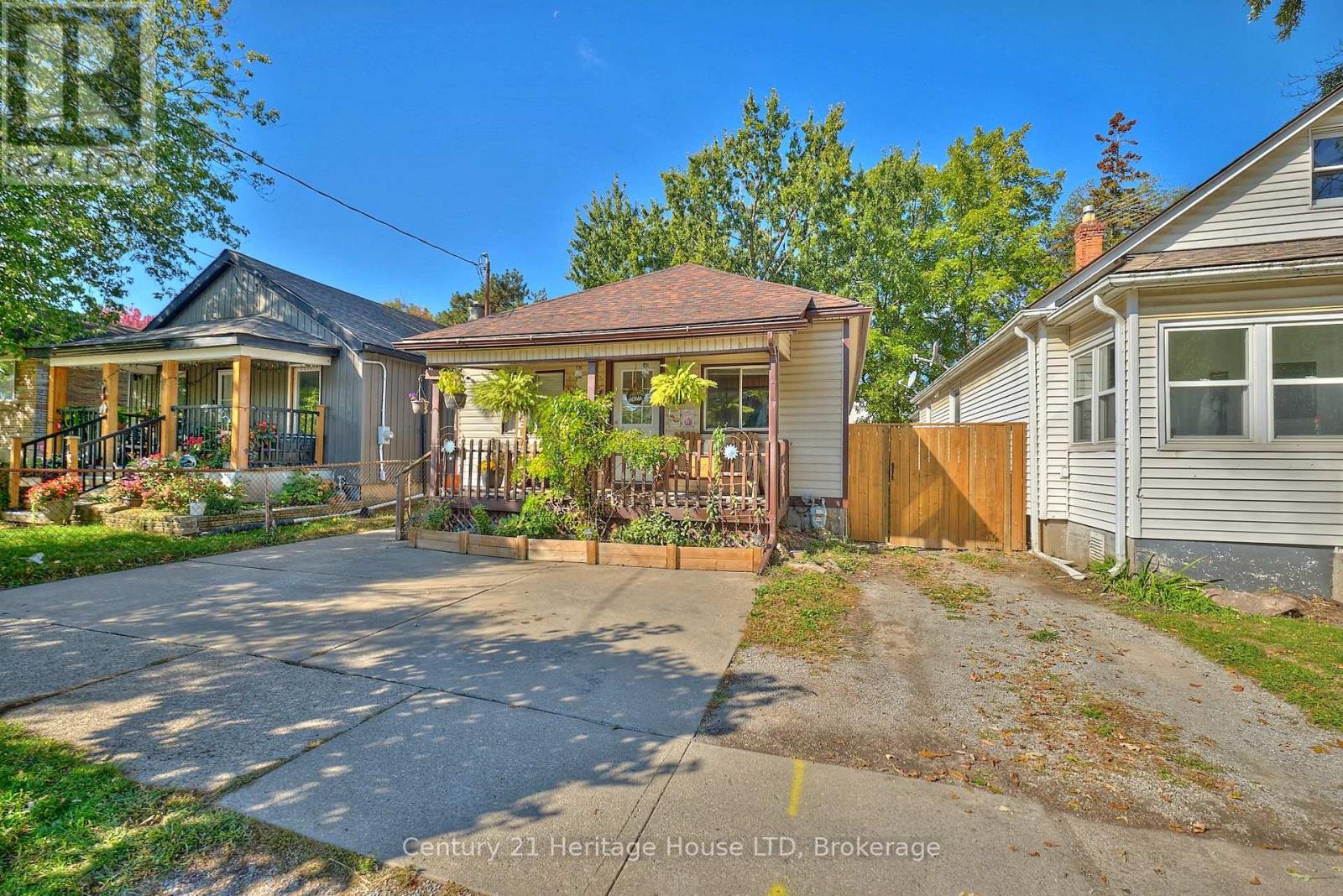 119 Page Street, St. Catharines (E. Chester), Ontario  L2R 4A8 - Photo 3 - X12512370