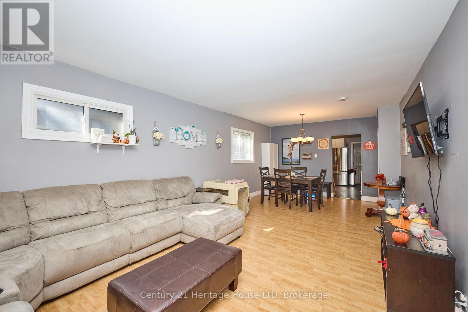 119 Page Street, St. Catharines (E. Chester), Ontario  L2R 4A8 - Photo 5 - X12512370