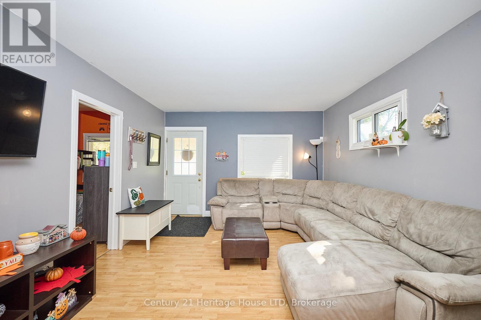 119 Page Street, St. Catharines (E. Chester), Ontario  L2R 4A8 - Photo 6 - X12512370