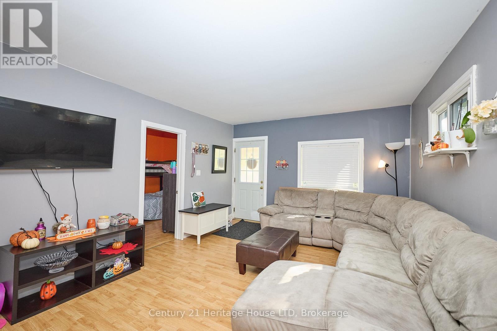 119 Page Street, St. Catharines (E. Chester), Ontario  L2R 4A8 - Photo 7 - X12512370